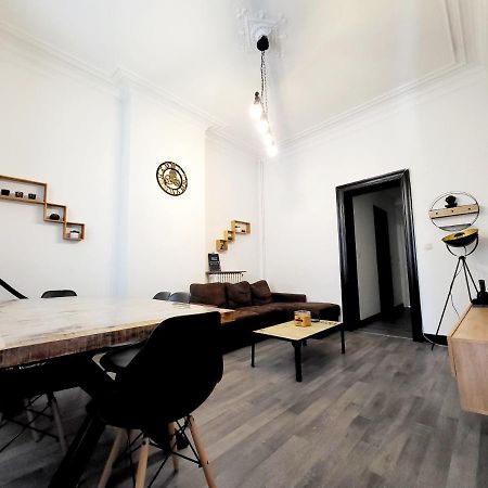 Apartamento Chambre privée au 3e étage sans ascenceur en plein centre de Charleroi Exterior foto