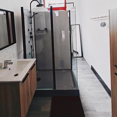 Apartamento Chambre privée au 3e étage sans ascenceur en plein centre de Charleroi Exterior foto
