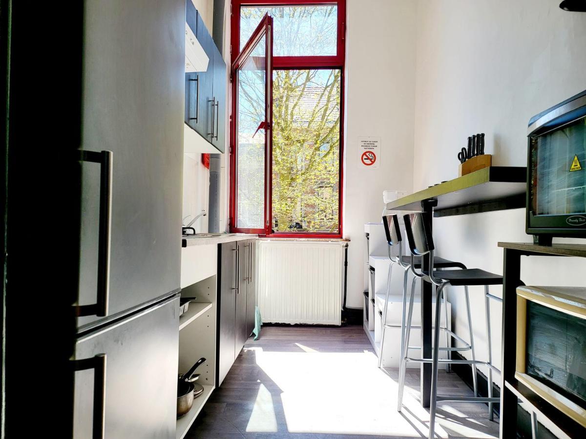 Apartamento Chambre privée au 3e étage sans ascenceur en plein centre de Charleroi Exterior foto